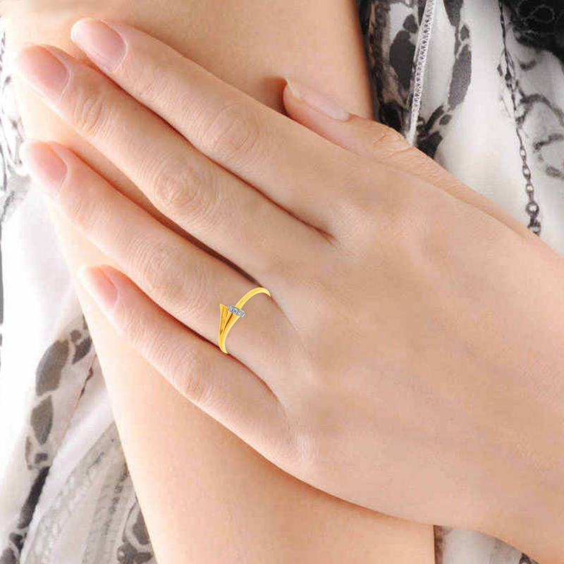 Fashionable Tuck Diamond Ring
