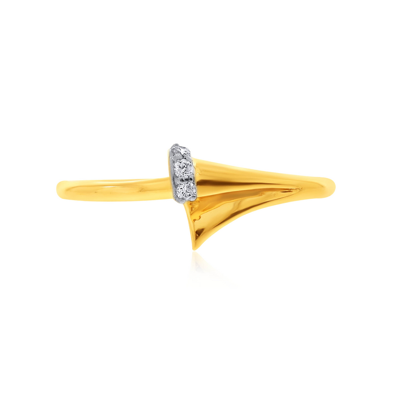 Fashionable Tuck Diamond Ring